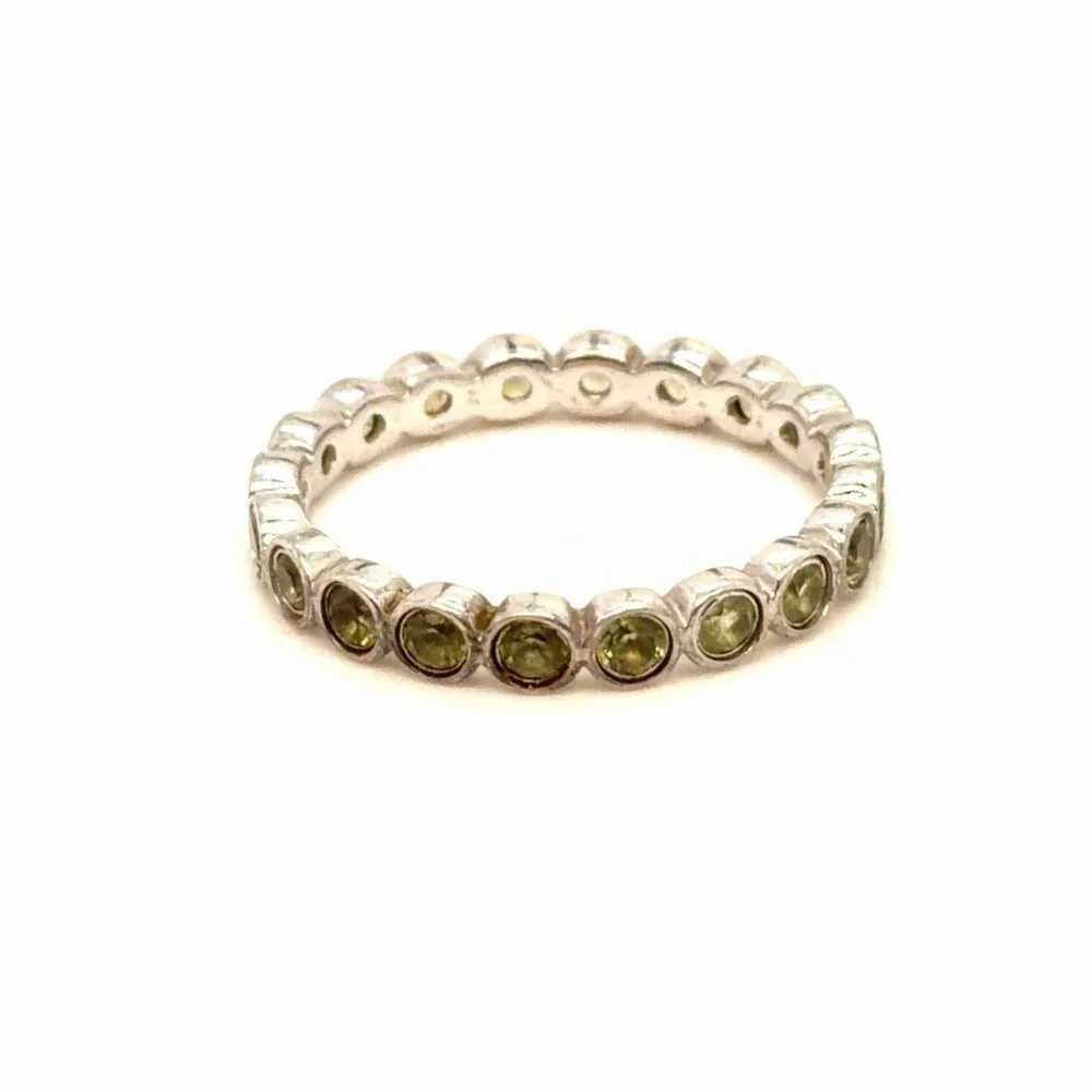 Lovely Silver‎ 925 Eternity Peridot Ring